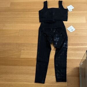 Beyond Yoga plaid black foil top and leggings
